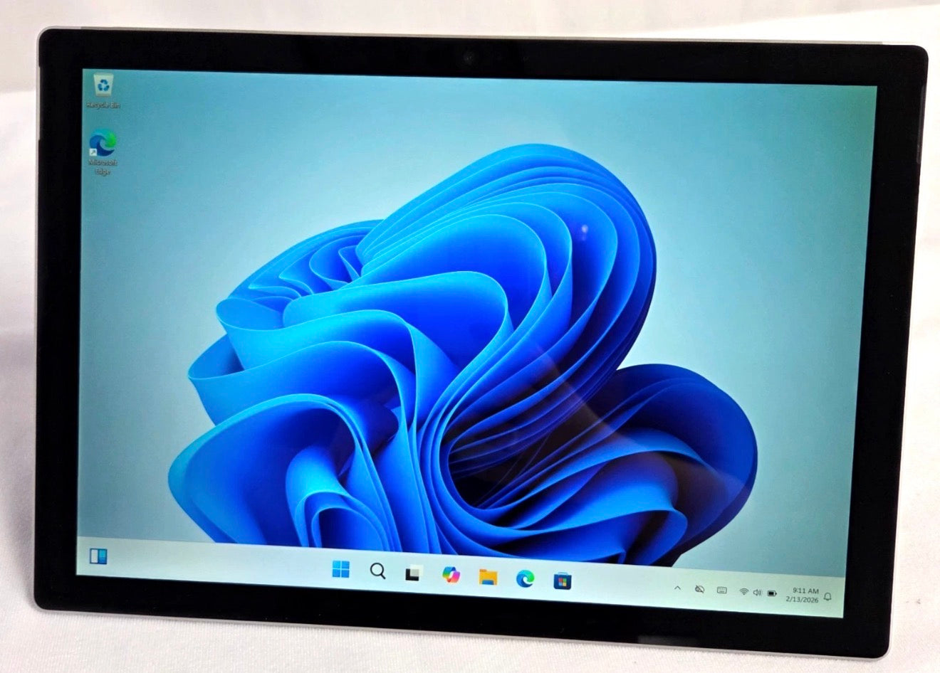 Pre-owned Microsoft Surface Pro 6 12.3 inch touchscreen- Intel Core i5-8250U, 8GB RAM, 256GB SSD, Win11