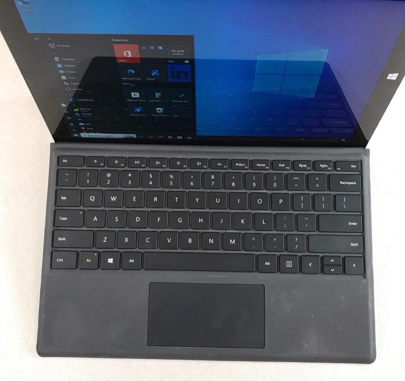 Pre-owned Microsoft Surface Pro 3 Intel i3-4020Y 4GB RAM 64 GB SSD Win 10 Pro