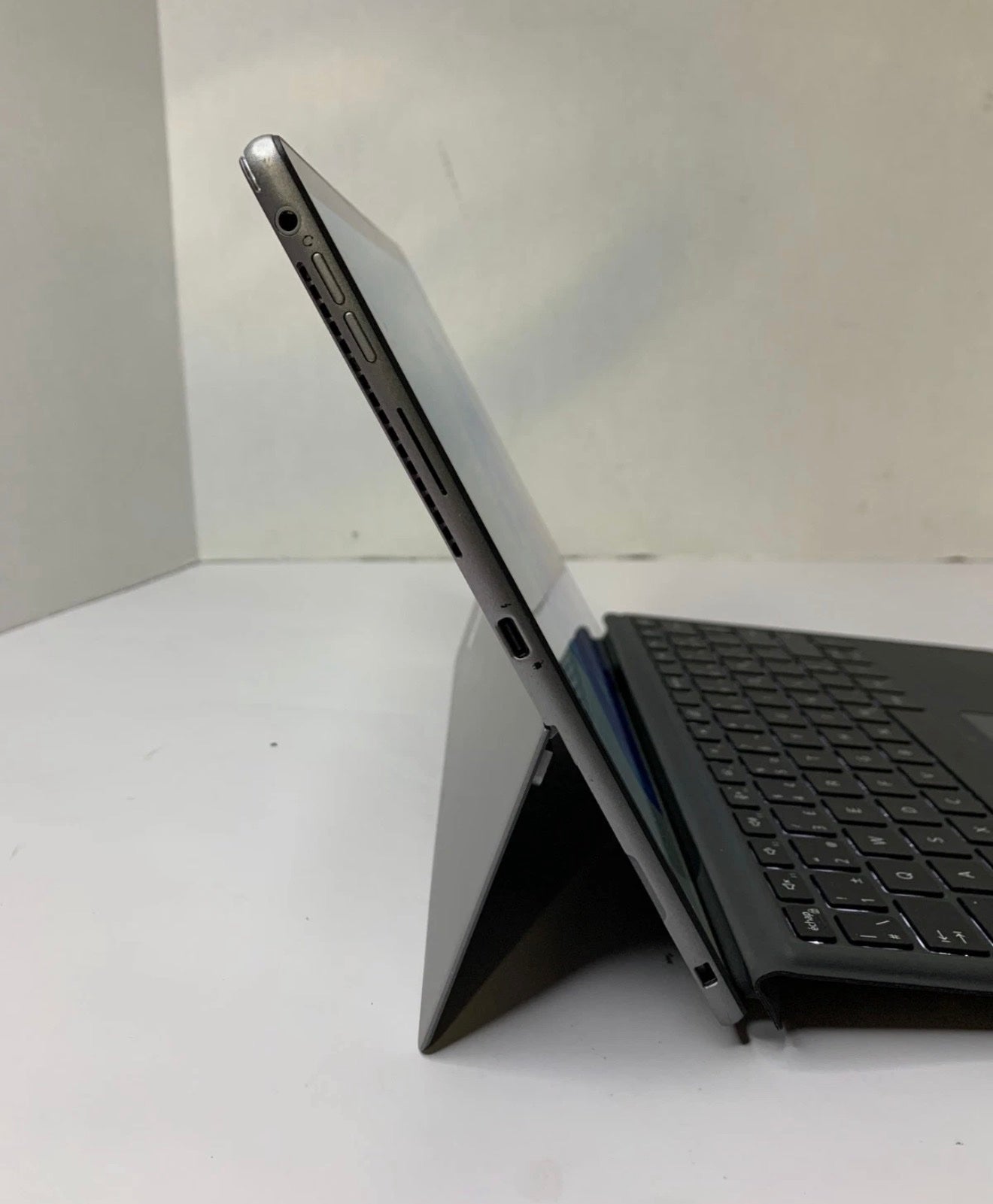 Dell Latitude 7320 2-in-1 14” Touchscreen Laptop – Intel i5 11th Gen | 8GB RAM | 256GB SSD | Windows (Used) image 1