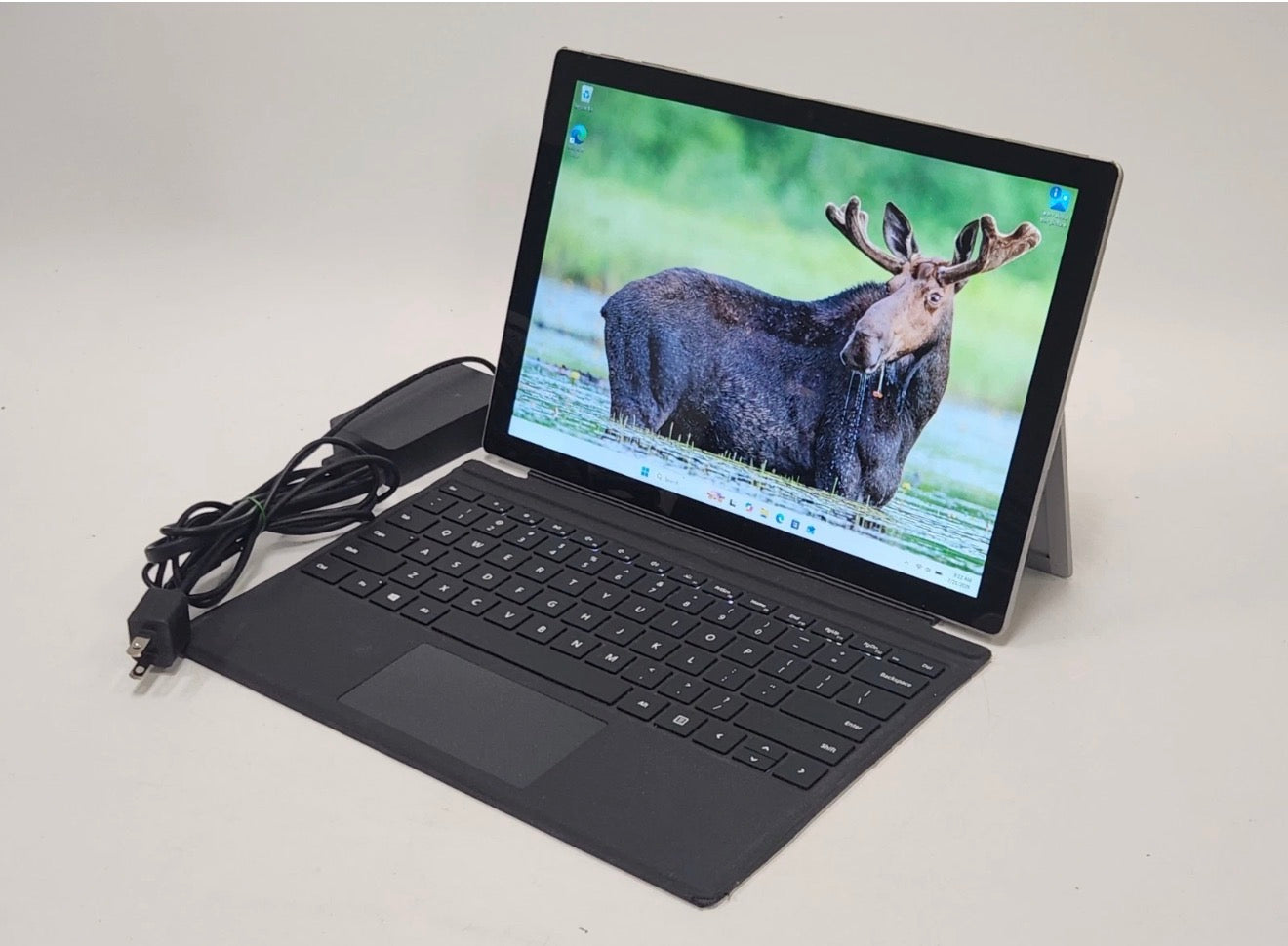 Pre-owned Microsoft Surface Pro 6 1796 i5-8250U 1.6GHz 16GB 256GB W11PRO w/ Keyboard Cover