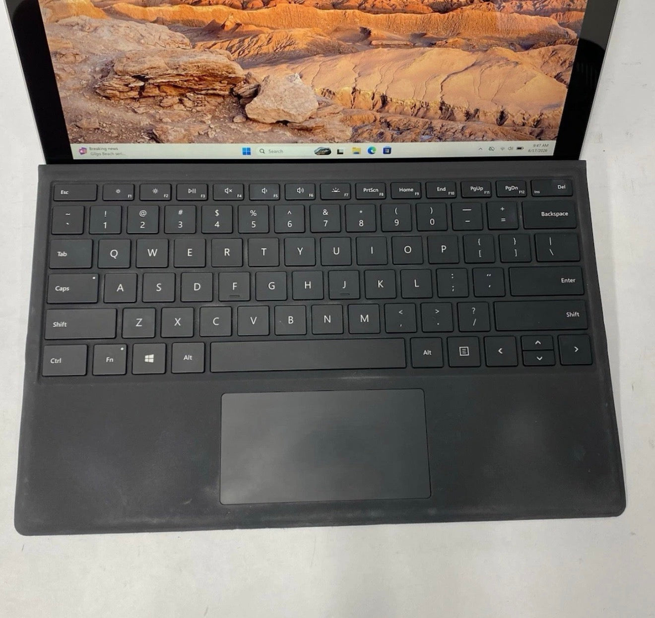 Pre-owned Microsoft Surface Pro 5 12.3 inch Touchscreen- Intel i5-7300U, 8GB RAM, 256GB SSD, Fair condition
