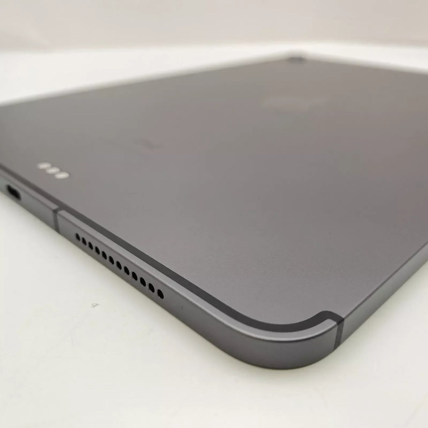 Apple iPad Air 4th Gen 256GB, 10.9 Space Gray (Unlocked) A2324 - Good Condition