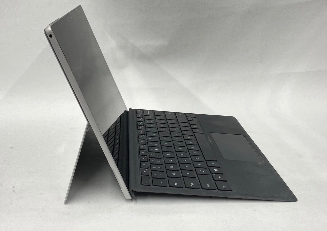 Pre-owned Microsoft Surface Pro 5 12.3 inch Touchscreen- Intel i5-7300U, 8GB RAM, 256GB SSD, Fair condition
