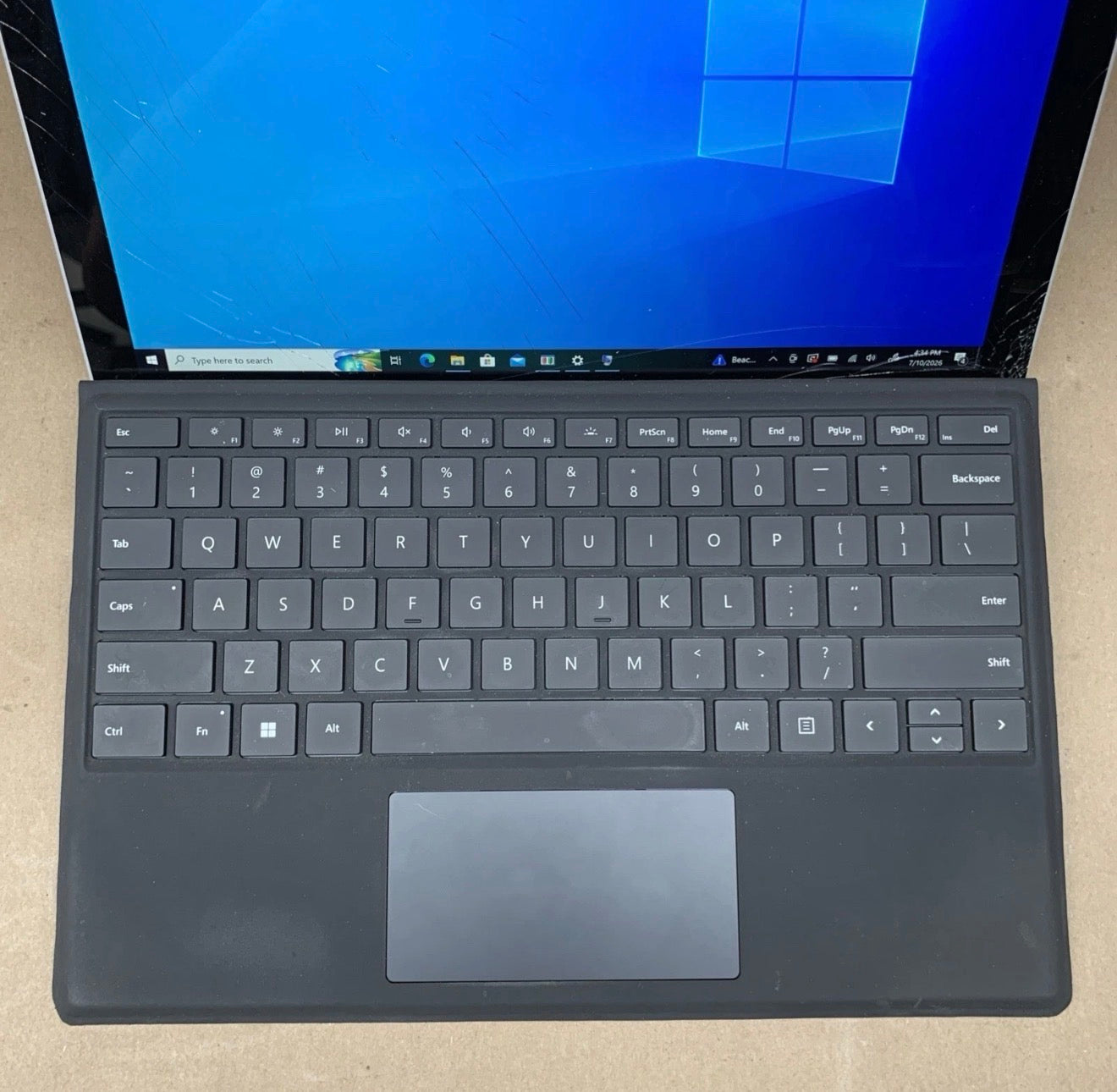 Pre-owned Microsoft Surface Pro 5 1807, Core i5-7300U @ 2.3GHz, 8GB RAM, 256GB SSD, W10P (Crack Glass)