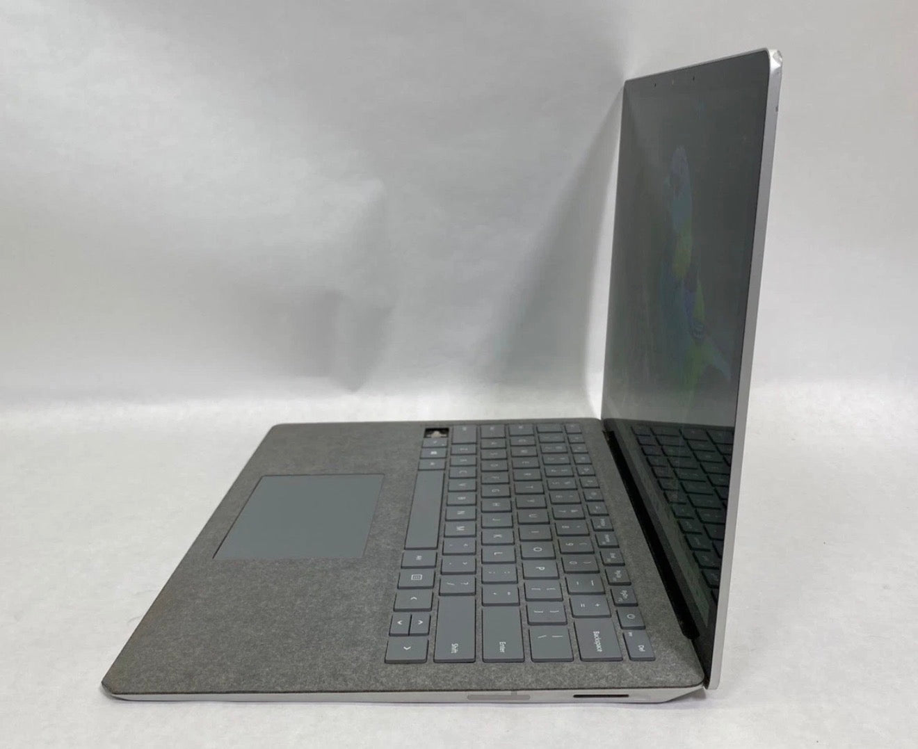 Microsoft Surface Laptop 1796 1st Gen - Intel i5-7300U, 8GB RAM, 128GB SSD (Missing key)