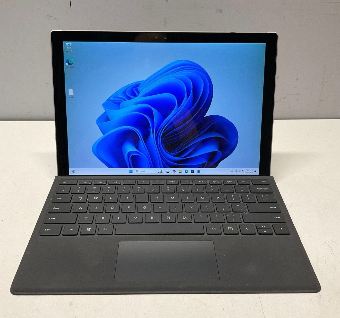 Microsoft Surface Pro 4 1724 Intel i5-6300u @ 2.40GHz 8GB 256GB SSD Win11 Pro image 0