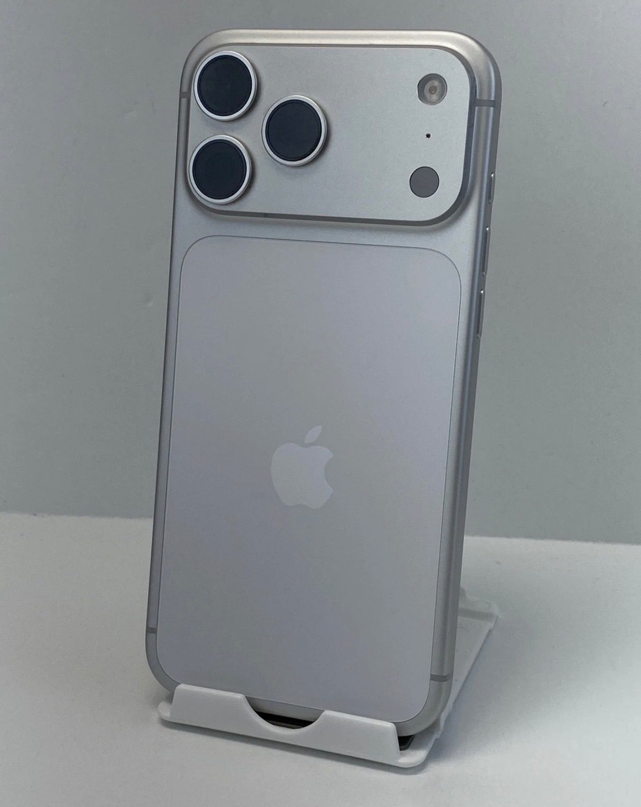 Open-Box Apple iPhone 17 Pro Max A3257 256GB Silver eSIM Unlocked