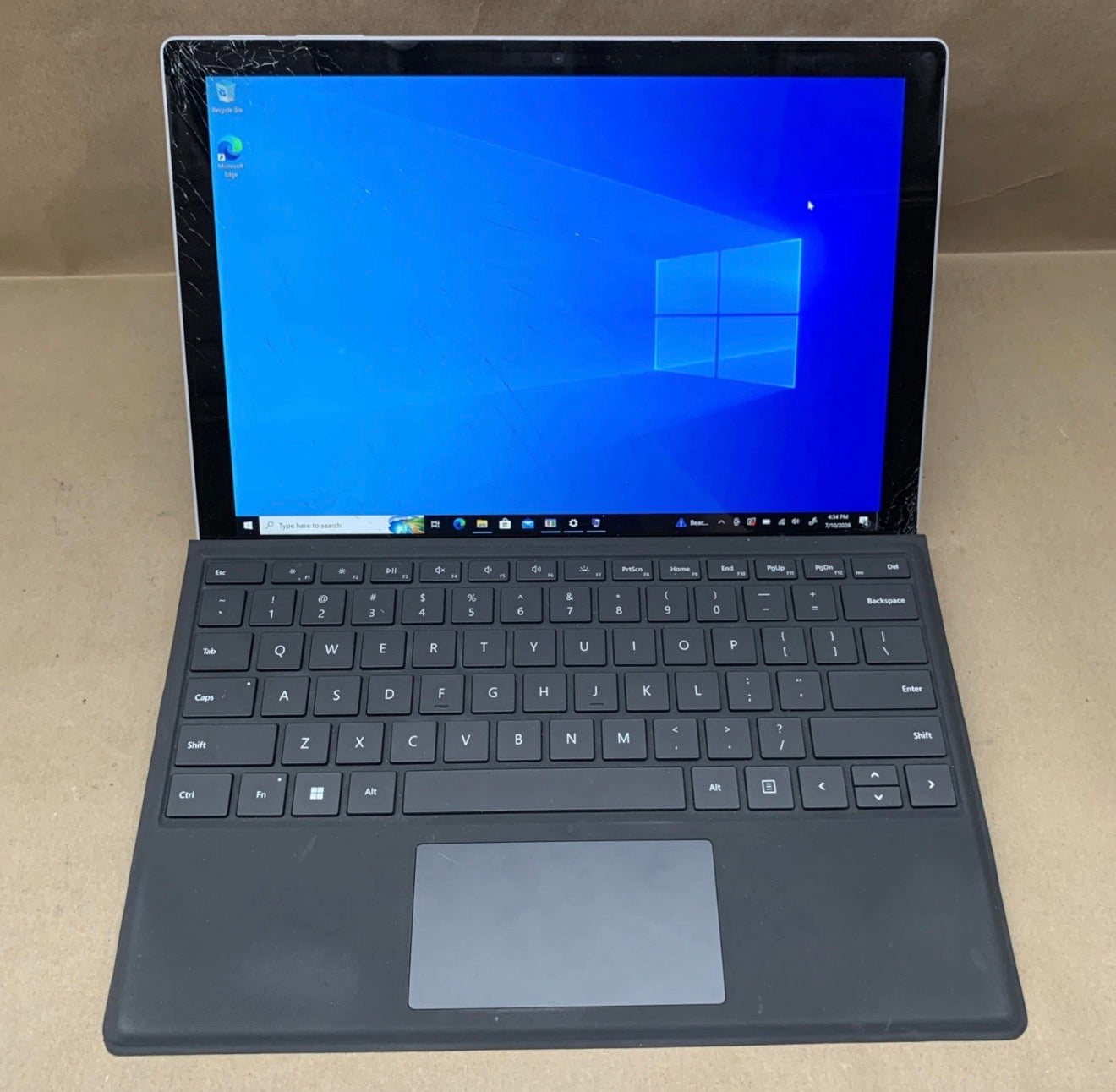 Pre-owned Microsoft Surface Pro 5 1807, Core i5-7300U @ 2.3GHz, 8GB RAM, 256GB SSD, W10P (Crack Glass)