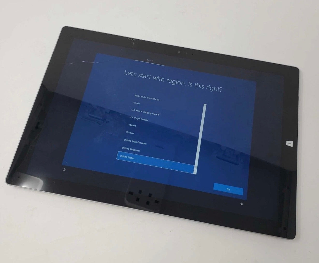 Microsoft Surface Pro 3 1631, i5-4300U, 4GBRAM, 128GB SSD (Hairline Crack)