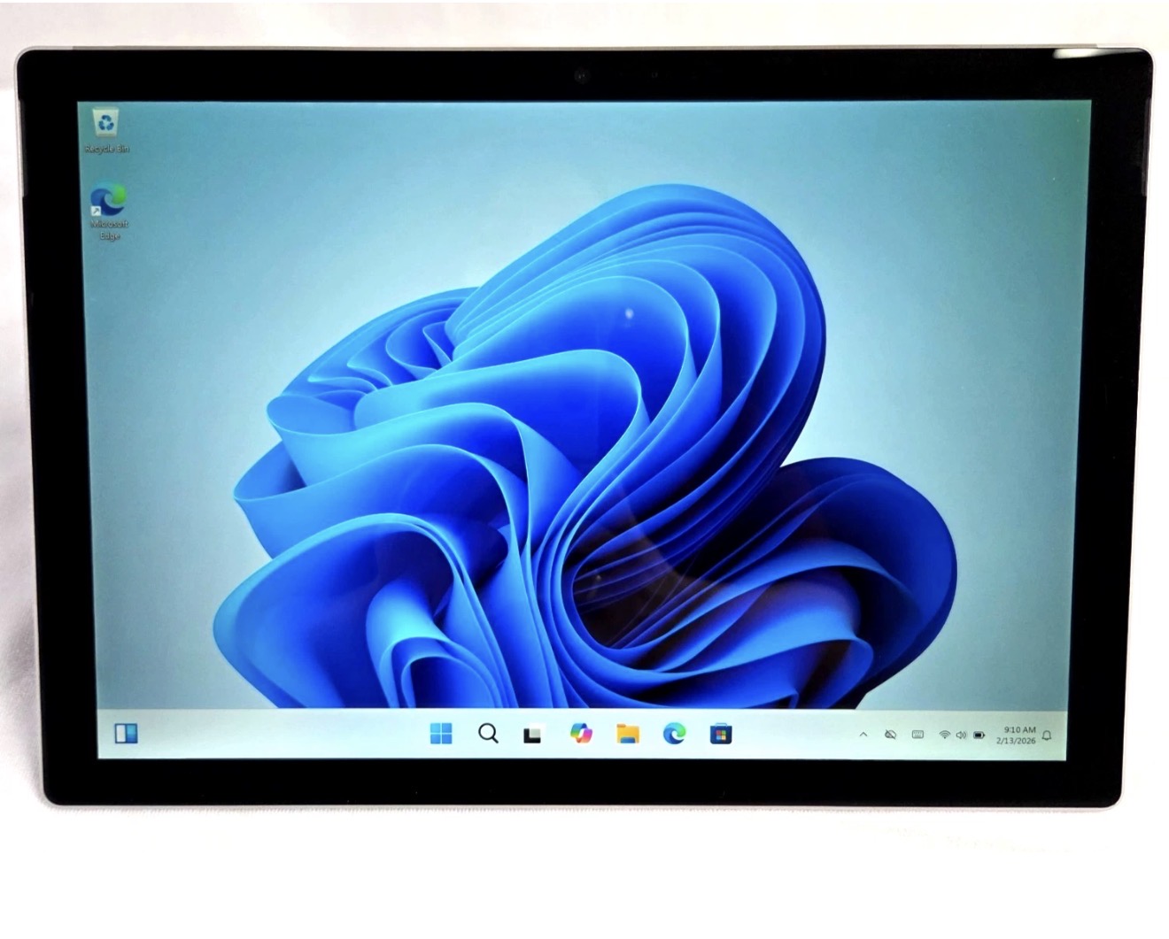 Pre-owned Microsoft Surface Pro 6 12.3 inch touchscreen- Intel Core i5-8250U, 8GB RAM, 256GB SSD, Win11