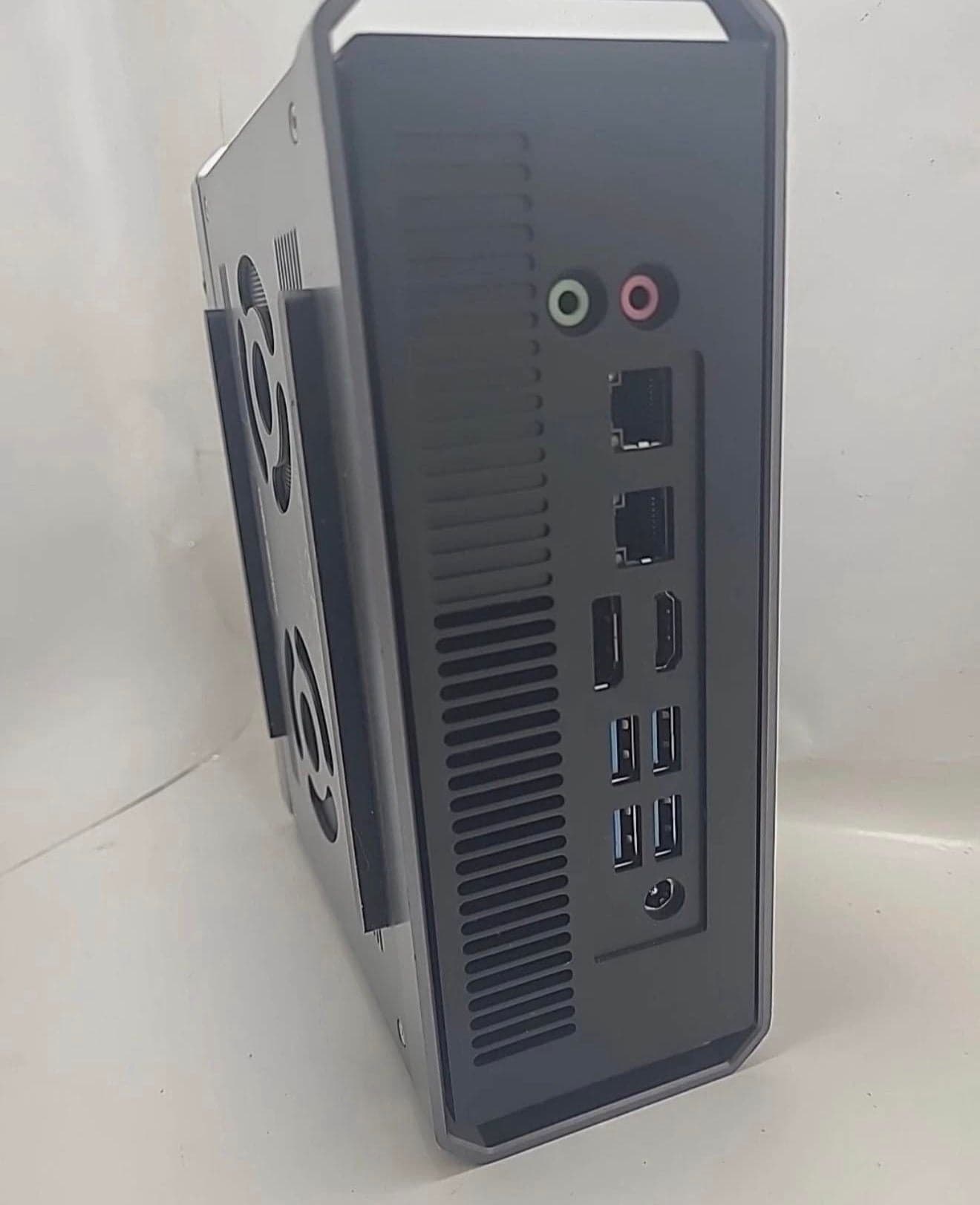Pre-owned CHUWI CoreBox Mini PC - Intel Core i7-7700U, 8GB RAM, 256GB SSD