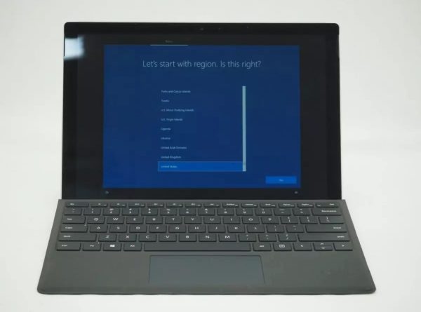 Microsoft Surface Pro 4 Intel Core i5-6300U 2.4GHz 8GB RAM 256GB SSD Windows 10 (Very good condition) - Image 2