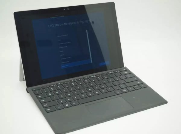 Microsoft Surface Pro 5th 12.3 inch Model 1807 - Intel Core i5 7300U, 8GB RAM, 256GB SSD WiFi+LTE Unlocked (Used)