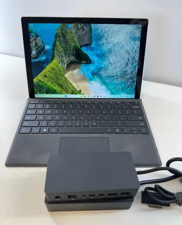 Microsoft Surface Pro 5th 12.3" (256GB SSD, i5-7300U @ 2.60GHz, 8GB RAM) Bundle
