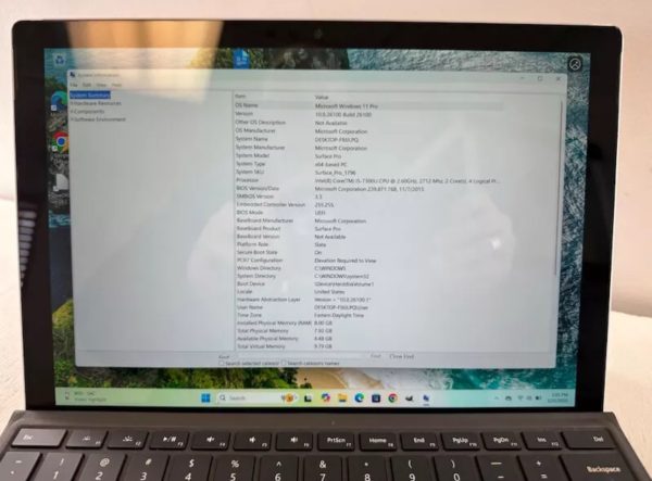 Microsoft Surface Pro 5th 12.3" (256GB SSD, i5-7300U @ 2.60GHz, 8GB RAM) Bundle - Image 4