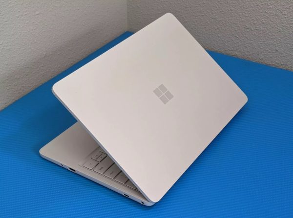 Microsoft Surface Laptop SE 11.6 inch - Intel Celeron 1.60GHz 4GB RAM 64GB SSD (Used) - Image 3