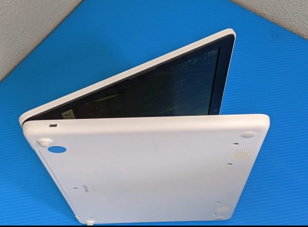 Microsoft Surface Laptop SE 11.6 inch - Intel Celeron 1.60GHz 4GB RAM 64GB SSD (Used) - Image 5