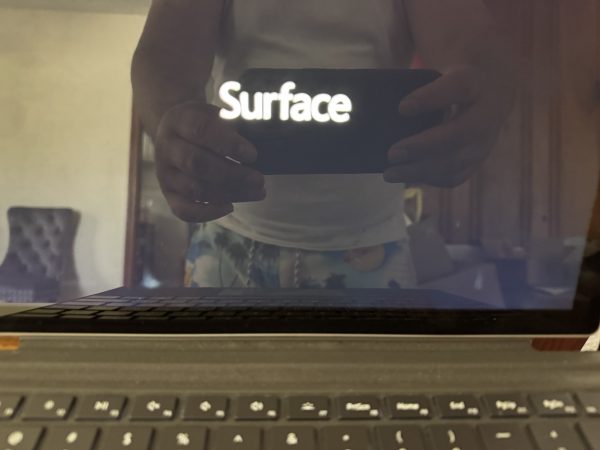 Microsoft Surface Pro 4 (256GB) Light Spot on LCD - Image 6