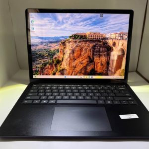Microsoft Surface Laptop 3 13.5 inch (Slightly hairline crack) Intel i5-1035G7 8GB RAM 256GB SSD