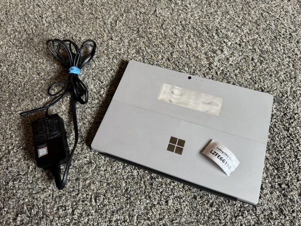 Microsoft Surface Pro 4 (256GB) Laser Removed mark on back cover - Image 5