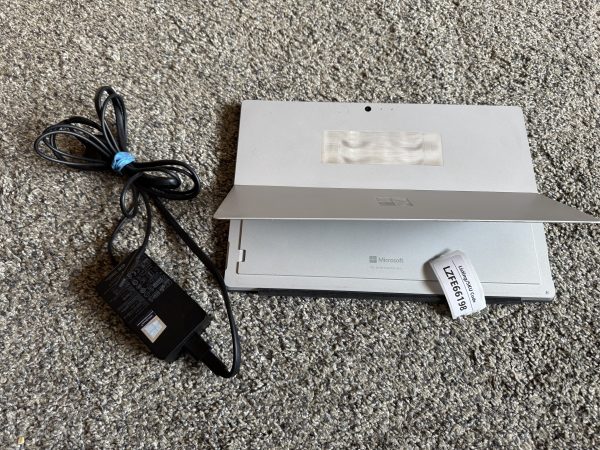 Microsoft Surface Pro 4 (256GB) Laser Removed mark on back cover - Image 4