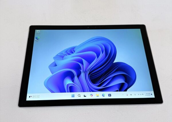 Microsoft Surface Pro 5th 12.3 inch - Intel i5-7300U, 8GB RAM, 128GB SSD - Image 2
