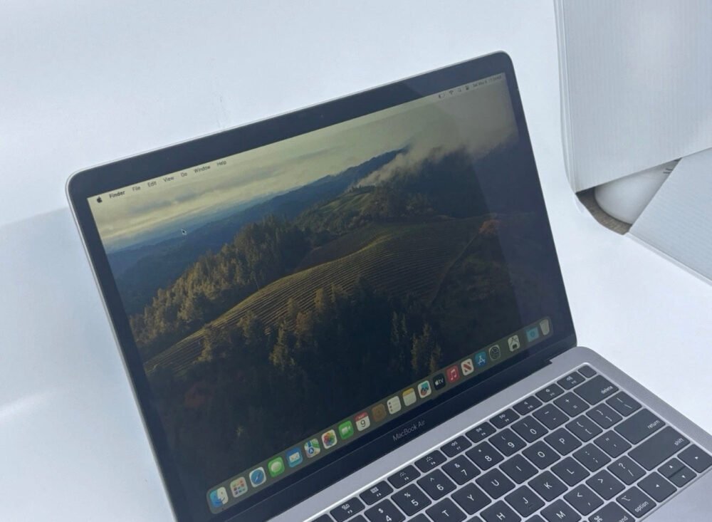 MacBook Air Late 2018 -Intel i5-8210Y, 16GB RAM, 512GB SSD, OSX Sonoma (Used) image 1
