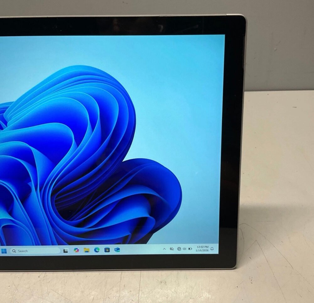 Microsoft Surface Pro 4 12.3 inch (128GB) Tablet with charger - Used Good image 2