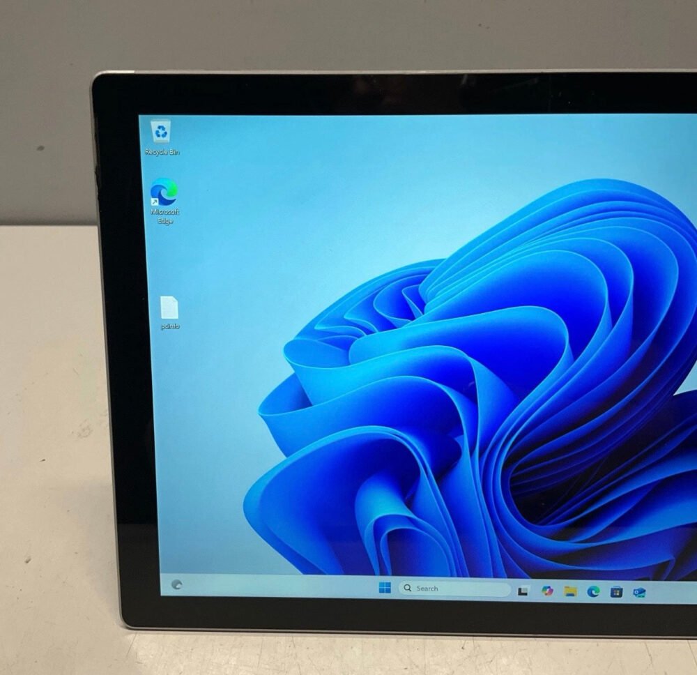 Microsoft Surface Pro 4 12.3 inch (128GB) Tablet with charger - Used Good image 1