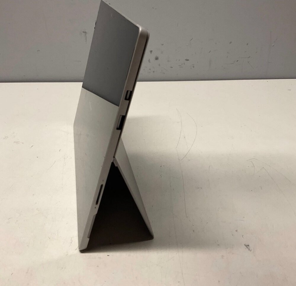 Microsoft Surface Pro 4 12.3 inch (128GB) Tablet with charger - Used Good image 3