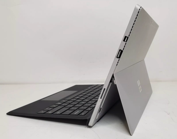 Microsoft Surface Pro 4 Intel Core i5-6300U 2.4GHz 8GB RAM 256GB SSD Windows 10 (Fair conditions) image 3