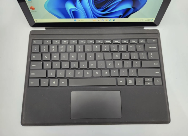 Microsoft Surface Pro 5 (2017) | Intel i5-7300U | 8GB RAM | 256GB SSD | Windows 10 - Refurbished 2-in-1 Tablet image 4