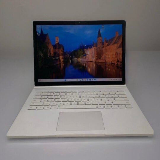 Microsoft Surface Book 2 13.5 inch 1832 - Intel i5-8350U 1.70GHz 8GB RAM 256GB SSD (Dents) image 0