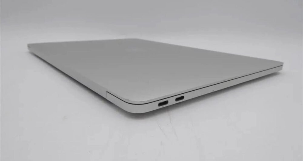 Apple MacBook Pro Laptop - 2.20 GHz i7-8750H 16GB 256GB SSD - A1990 2018 15" inch (Used) image 4