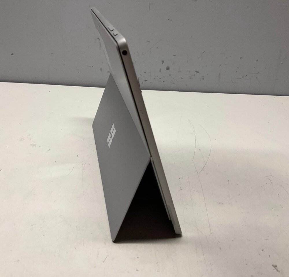 Microsoft Surface Pro 4 12.3 inch (128GB) Tablet with charger - Used Good image 4