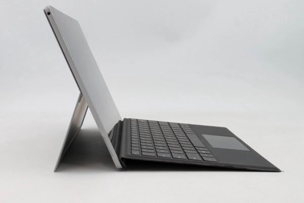 Microsoft Surface Pro 5 1769 12.3 inch - Intel Core i5-7300U, 4GB RAM, 128GB SSD image 3