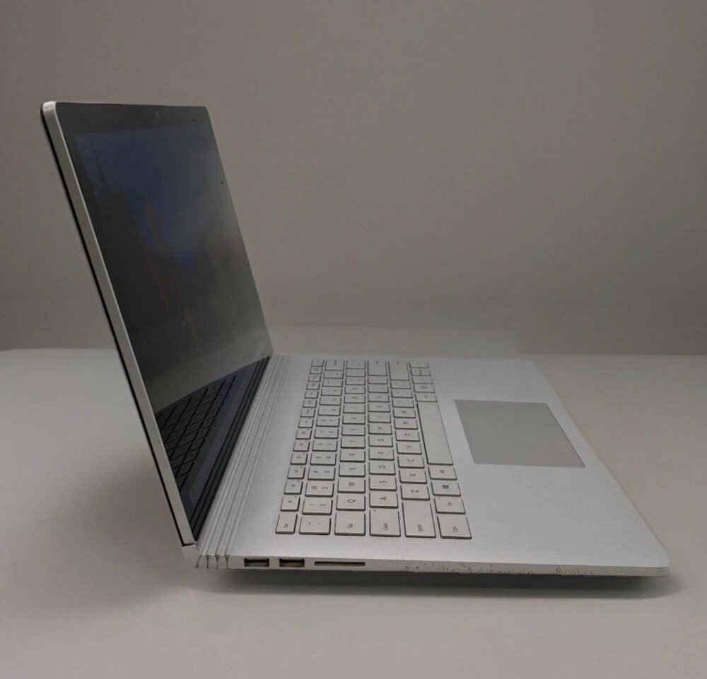 Microsoft Surface Book 2 13.5 inch 1832 - Intel i5-8350U 1.70GHz 8GB RAM 256GB SSD (Dents) image 1