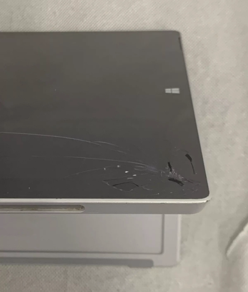 Microsoft surface Pro 3 12.3 Inch Tablet - Intel Core i5 4300U, 4GB RAM, 128GB (Damaged screen) image 1
