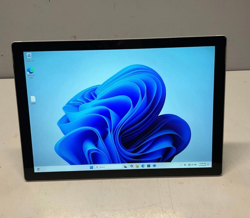 Microsoft Surface Pro 4 12.3 inch (128GB) Tablet with charger - Used Good image 0