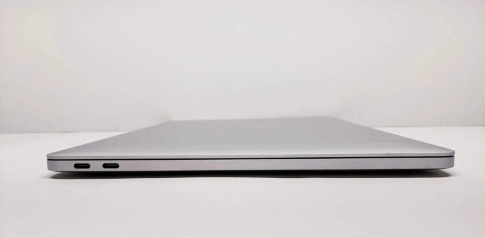 Apple MacBook Pro Laptop - 2.20 GHz i7-8750H 16GB 256GB SSD - A1990 2018 15" inch (Used) image 5