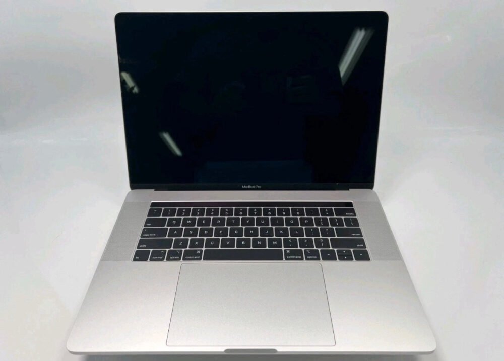 Apple MacBook Pro Laptop - 2.20 GHz i7-8750H 16GB 256GB SSD - A1990 2018 15" inch (Used) image 1