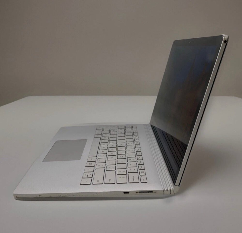 Microsoft Surface Book 2 13.5 inch 1832 - Intel i5-8350U 1.70GHz 8GB RAM 256GB SSD (Dents) image 2