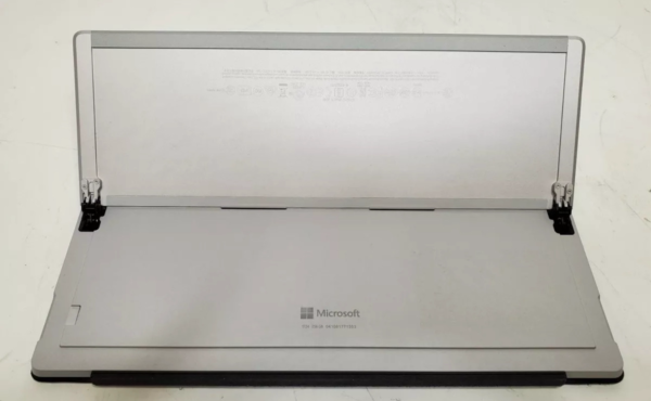 Microsoft Surface Pro 4 Intel Core i5-6300U 2.4GHz 8GB RAM 256GB SSD Windows 10 (Fair conditions) image 4