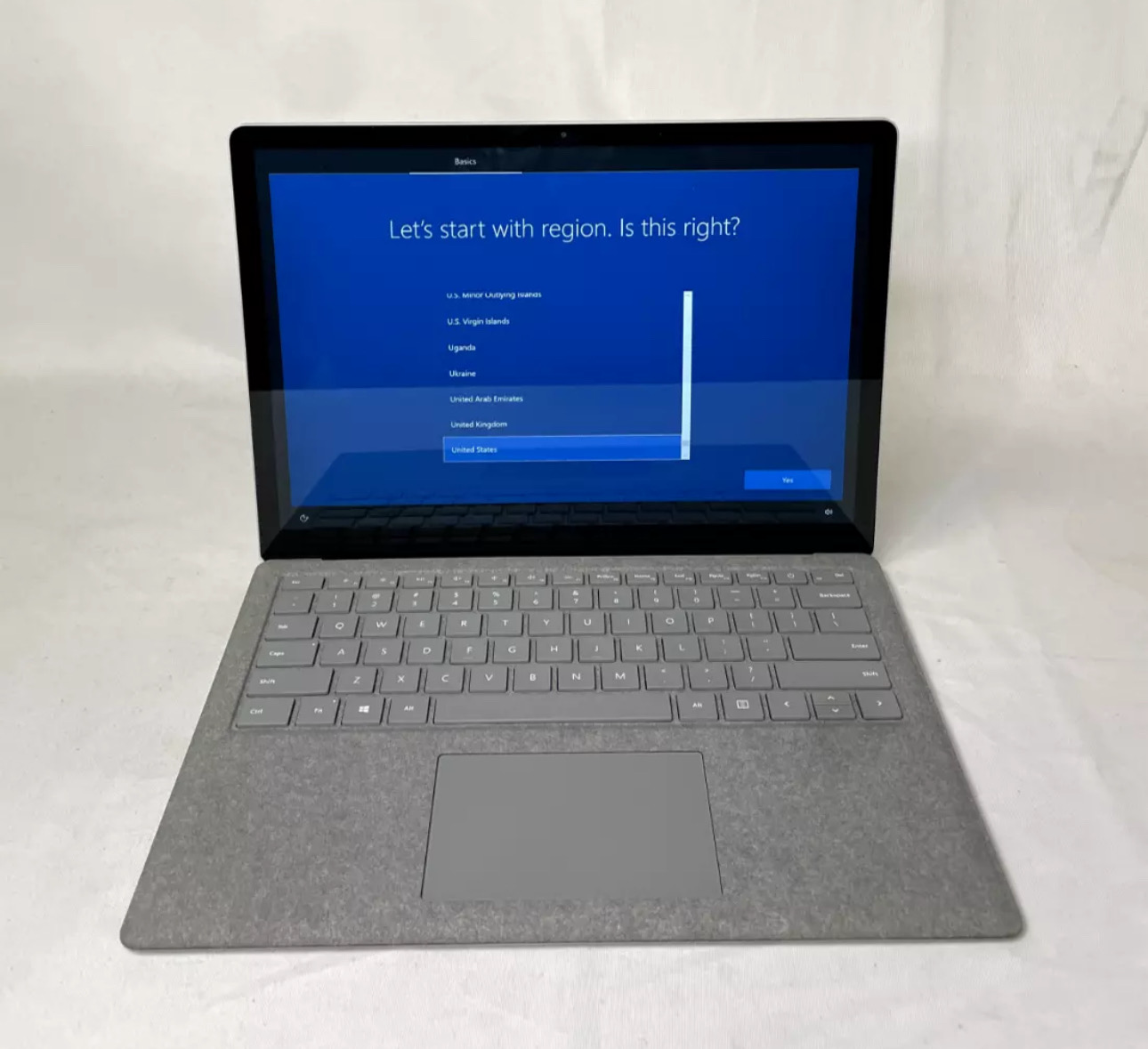 Microsoft Surface Laptop 2 13.5" i5-8350U 8GB RAM 256GB SSD Model 1769
