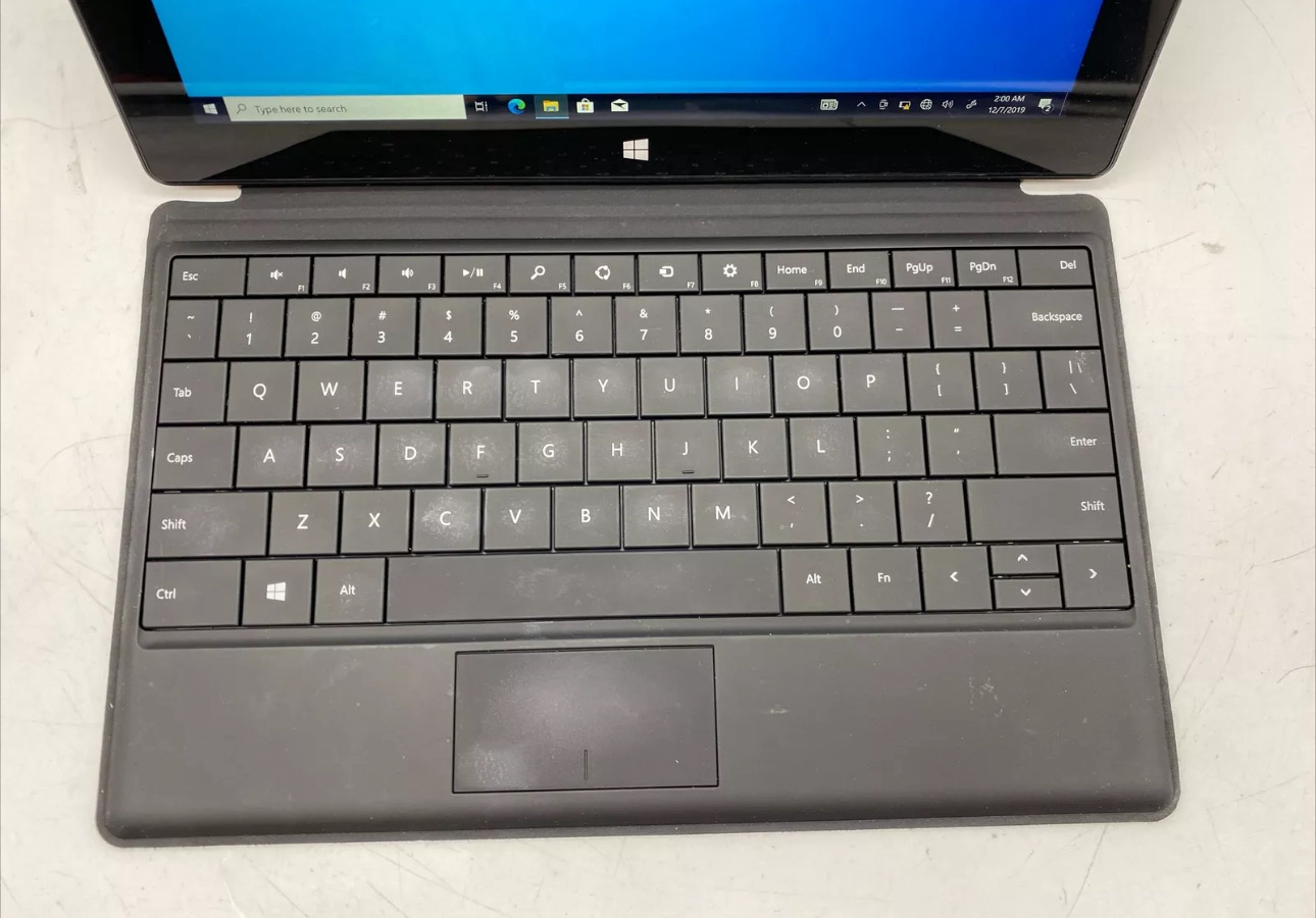 Microsoft Surface Pro 1st (Intel core i5, 4GB Memory, 128GB SSD) windows 10
